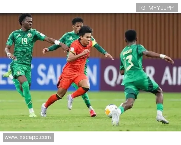 足球明星不当行为曝光引发社会对儿童保护的广泛关注与讨论