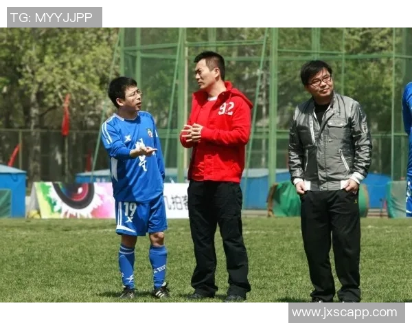 足球明星卢玲的成长历程与辉煌成就全景解析