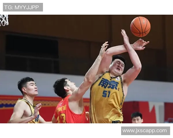 南京篮球队中路突破革新探索新战术助力球队崛起之路 南京篮球队中路突破革新探索新战术助力球队崛起之路